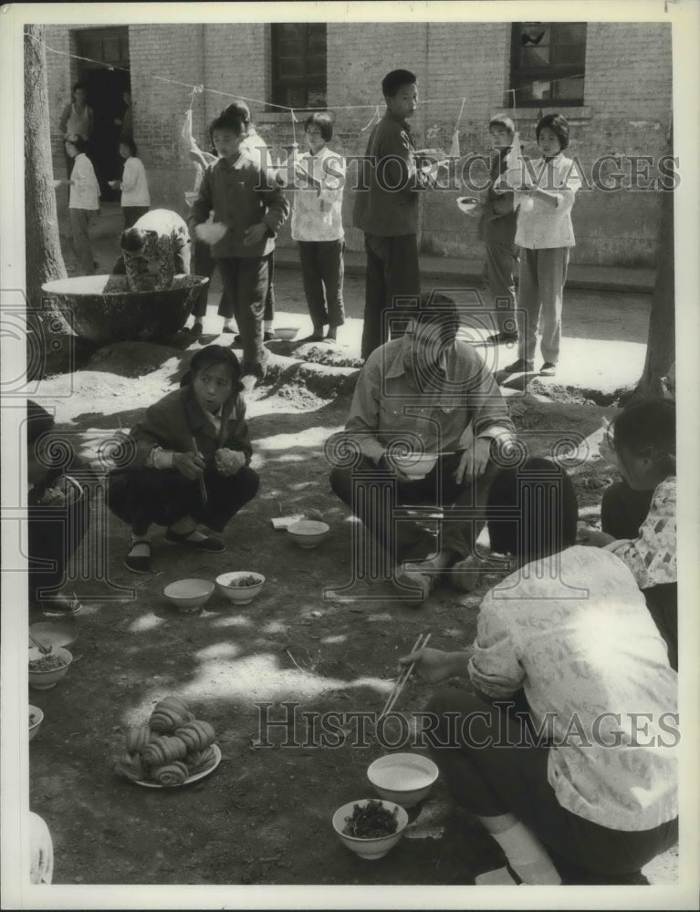 1978 Press Photo NBC News Correspondent Jack Reynolds, Honan Province, China - Historic Images