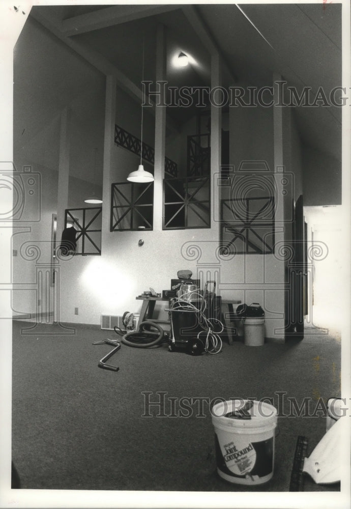 1989 Press Photo Living Room, Recently Built South Third Street Home, Milwaukee - Historic Images