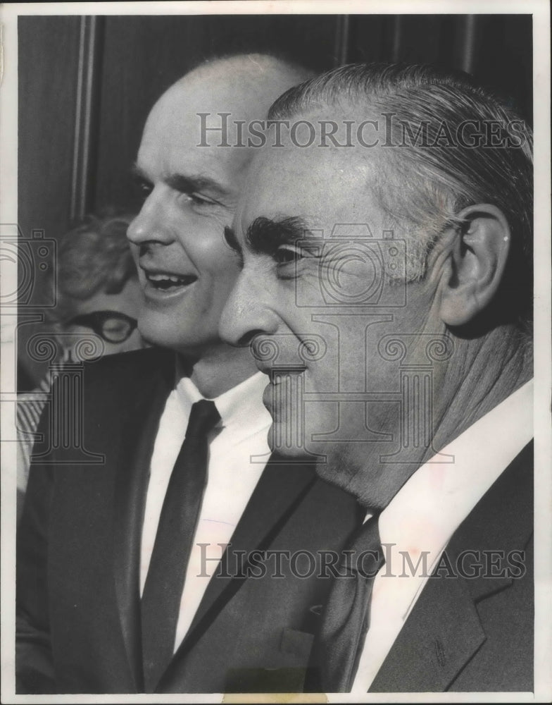 1969 Press Photo Senators Ribicoff and Proxmire at a testimonial dinner. - Historic Images