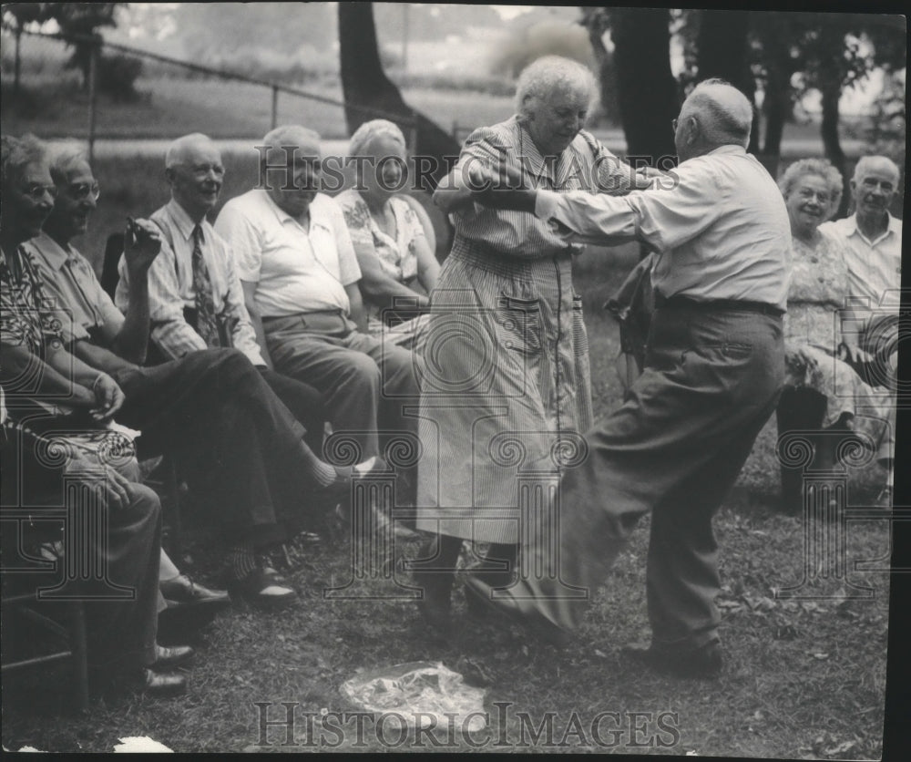 1952 Press Photo Golden Age club, Salvation Army Camp, Milwaukee - mjb65804 - Historic Images