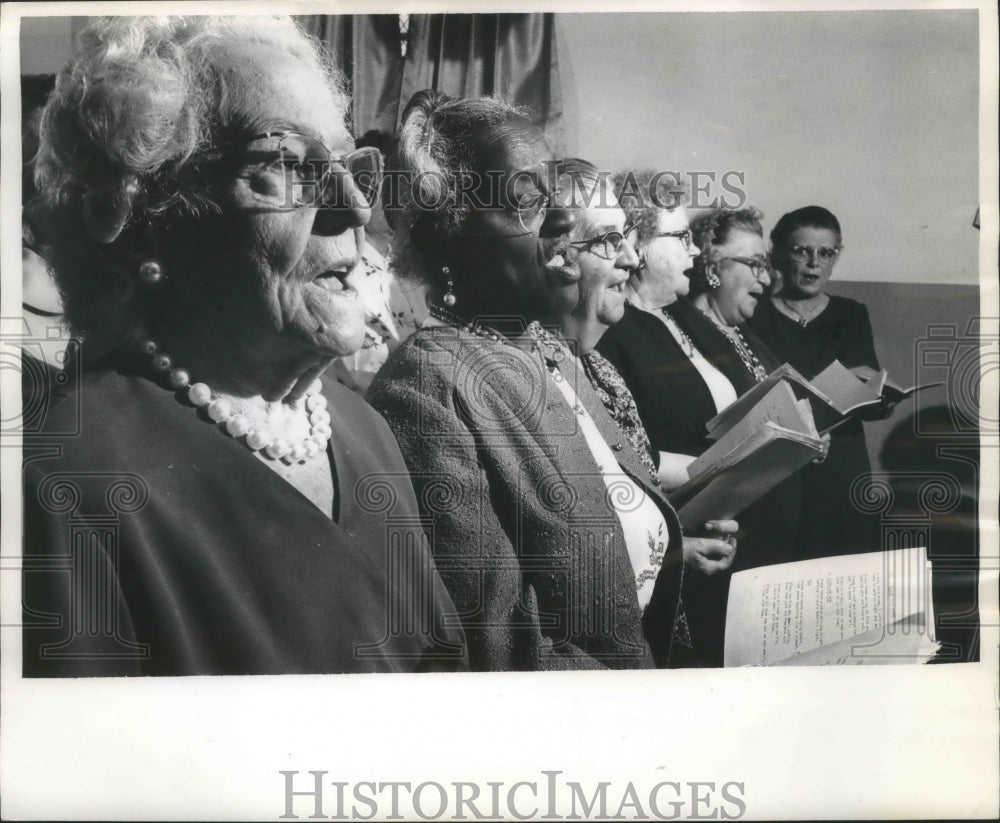 1964 Press Photo Members of an all-city Golden Age chorus in Wisconsin-Historic Images