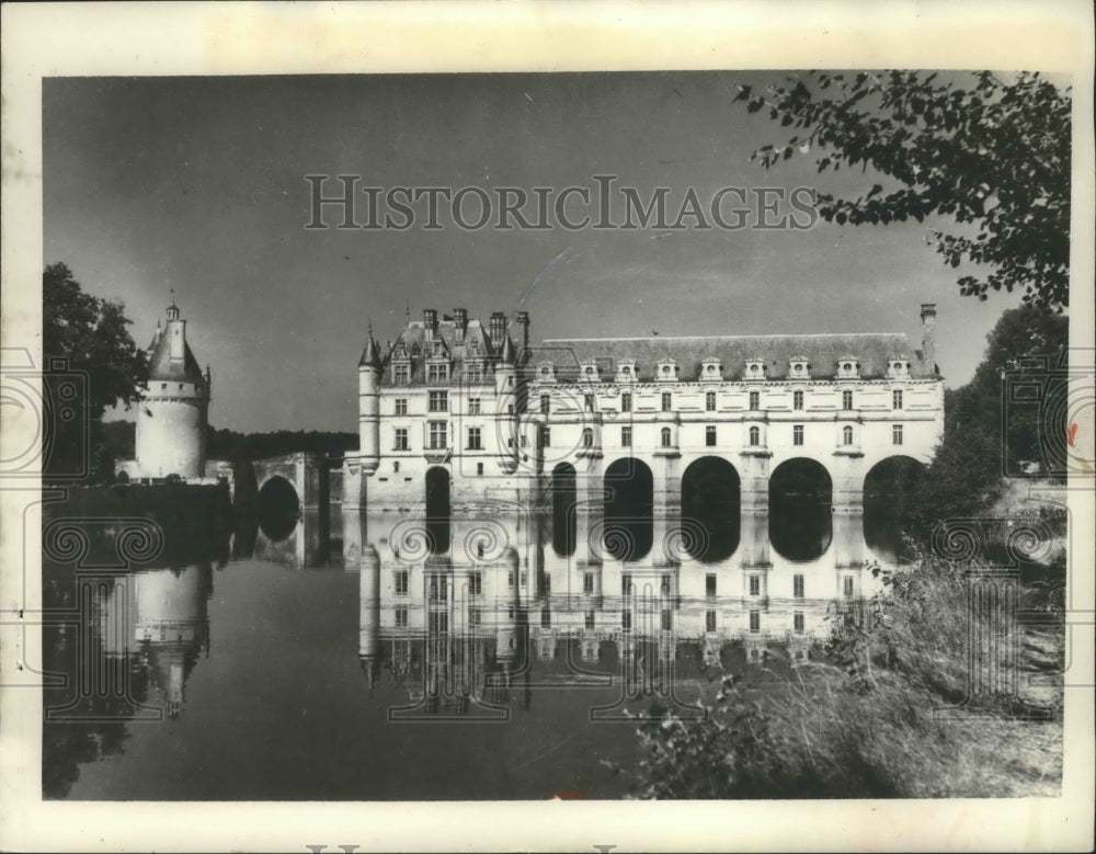 1995 Castle in France called &quot;Chateaux of the Six Women&quot;-Historic Images
