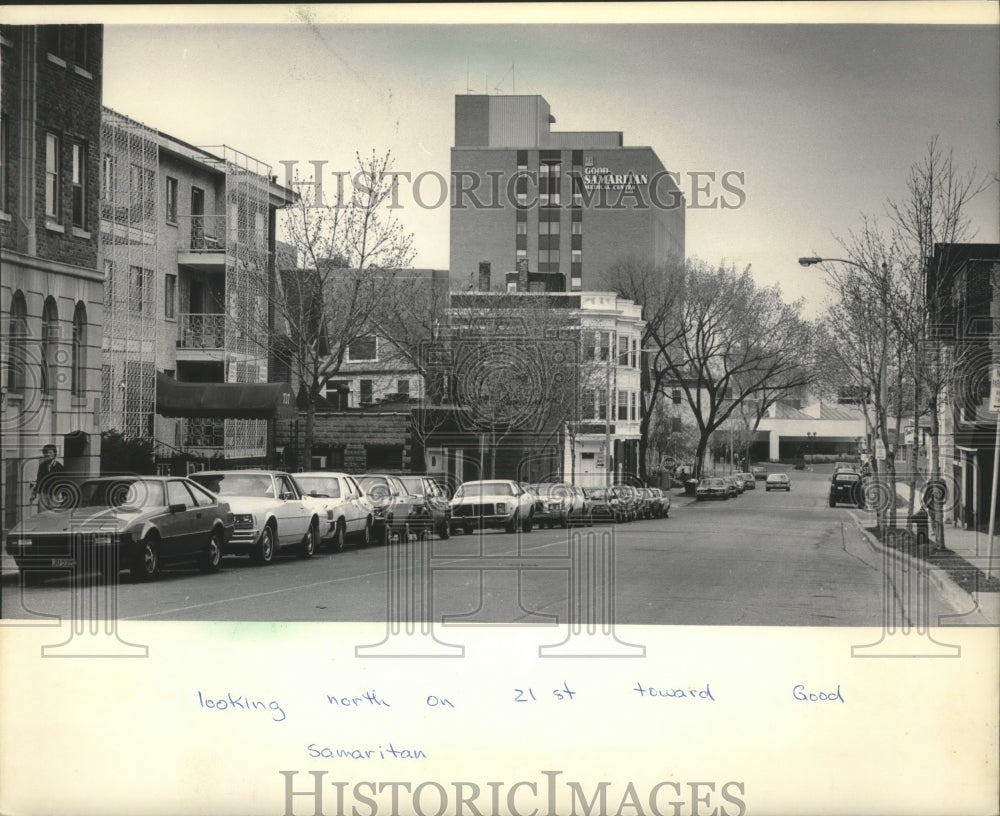 1986 Press Photo N 21st St leads to Good Samaritan Medical Center&#39;s new addition - Historic Images