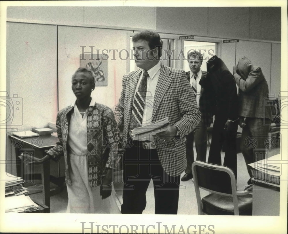 1980 Press Photo Barbar Gordon questioned on Beltsos death and kidnapping. - Historic Images