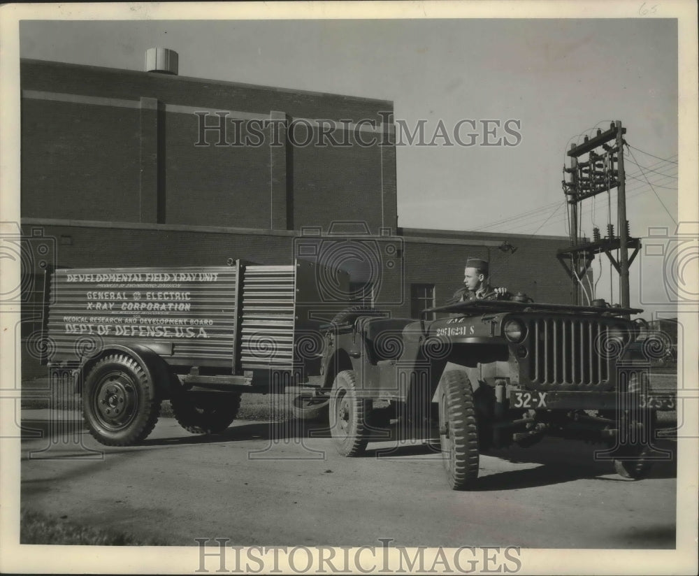 1949 Press Photo General Electrical X-Ray Equipment Fits on Trailer, Milwaukee - Historic Images