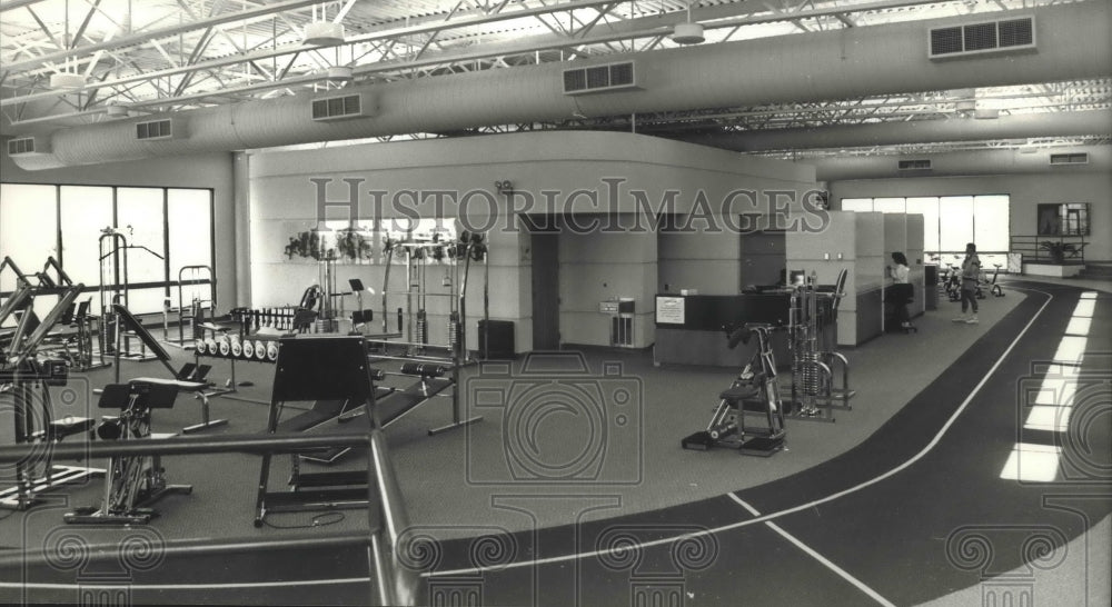 1989 Press Photo Employee Fitness Center at GE Medical Systems, Waukesha - Historic Images