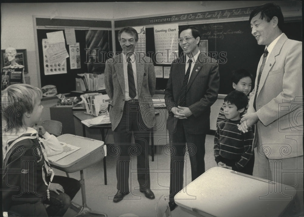 1987 Chinese Engineers Visit Banting Elementary School, Waukesha - Historic Images