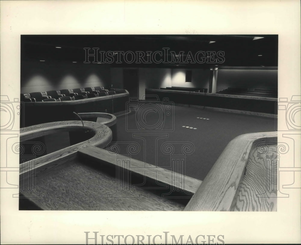 1984 Press Photo Courtroom in New Federal Courthouse, Madison, Wisconsin - Historic Images