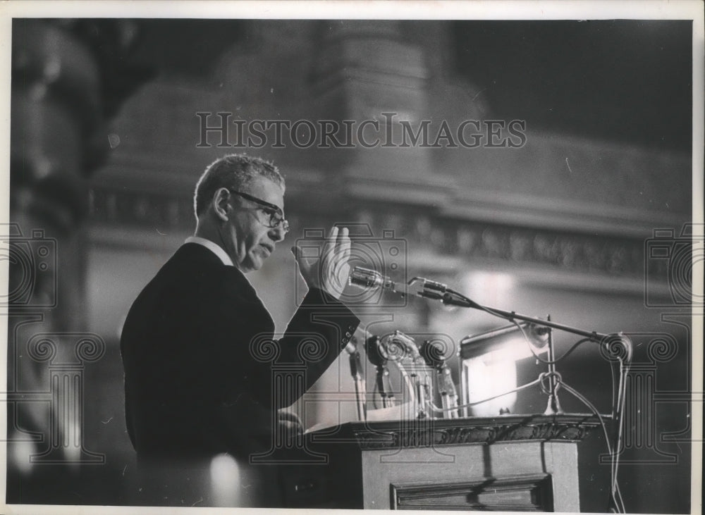 1961 Press Photo Labor Secretary Arthur J. Goldberg visits Milwaukee - mjb66195 - Historic Images