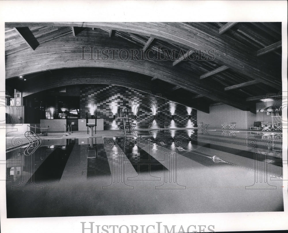 1971 Press Photo Swimming pool facility at Northridge Lakes housing complex - Historic Images