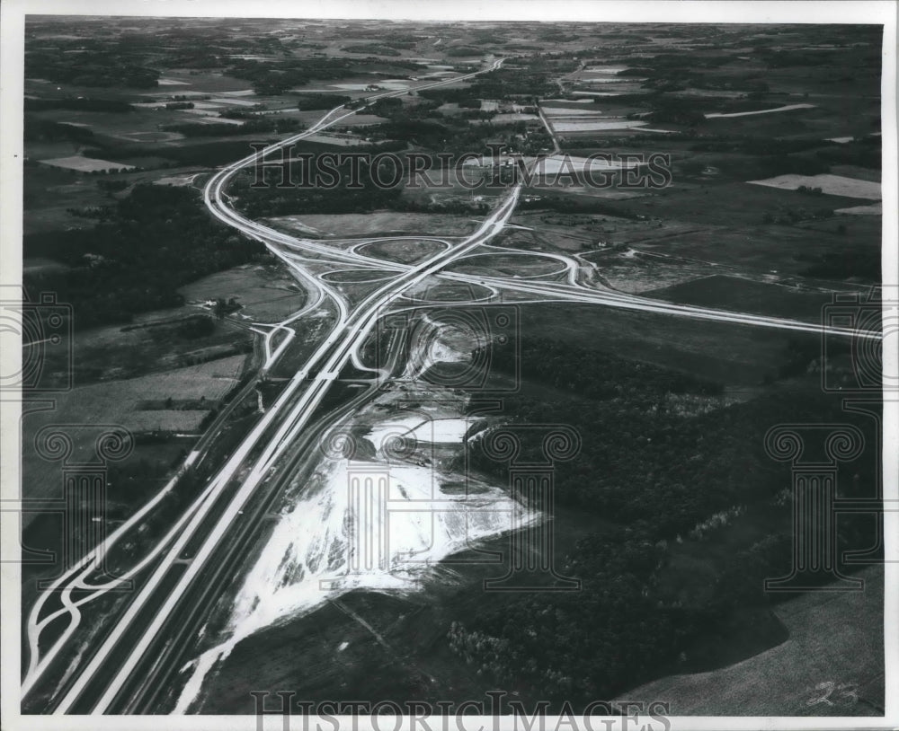 1967 Press Photo Interchange USH #53 I-90 curving south to west at Eau Claire - Historic Images