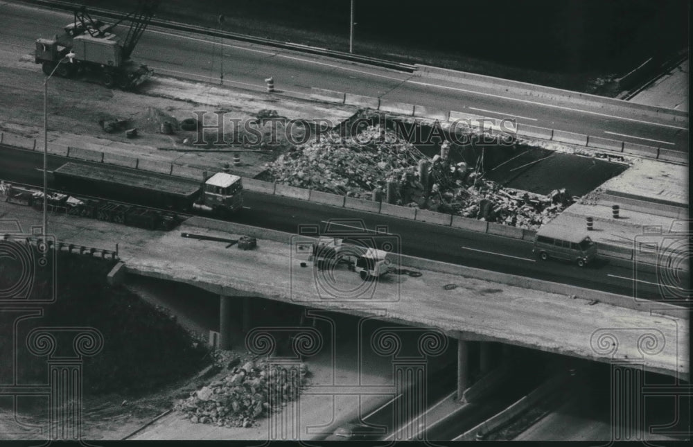 1985 Construction on the I-94 overpass at Moorland Rd. in Brookfield - Historic Images