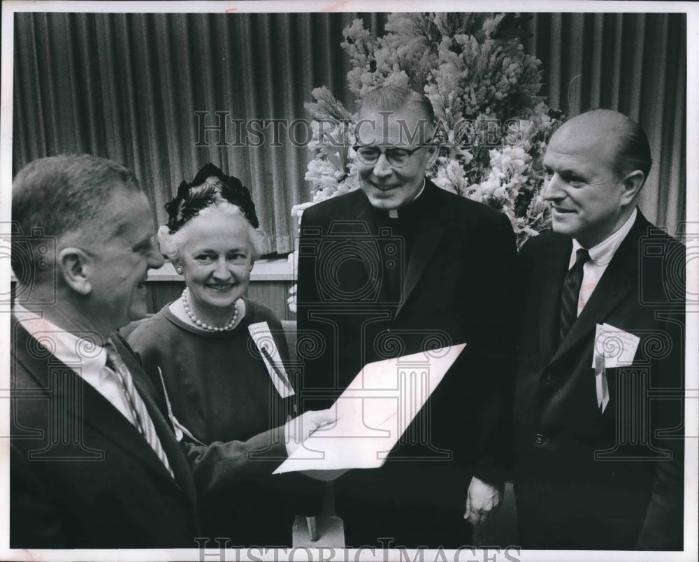 1960 Press Photo Mr. and Mrs. John F. Collopy with Father Edward J. O&#39;Donnell- Historic Images