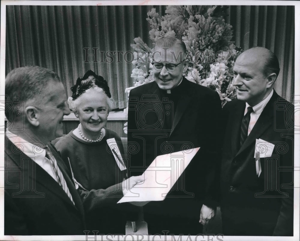 1960 Press Photo Mr. and Mrs. John F. Collopy with Father Edward J. O'Donnell- Historic Images