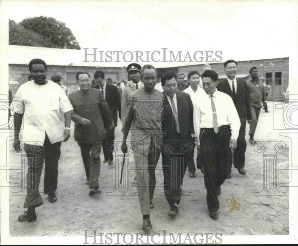 1972 Press Photo President Julius Nyerere of Tanzania, others tour project - Historic Images