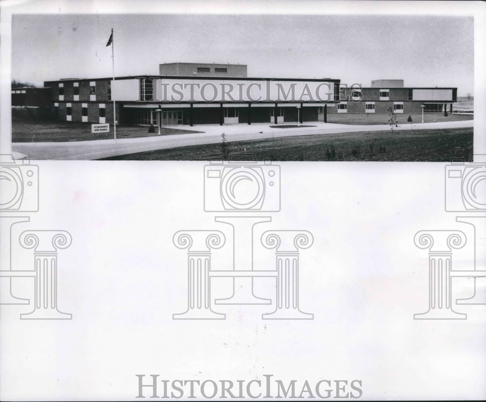 1966 Press Photo Oconomowoc, Wisconsin School building - mjb66468 - Historic Images