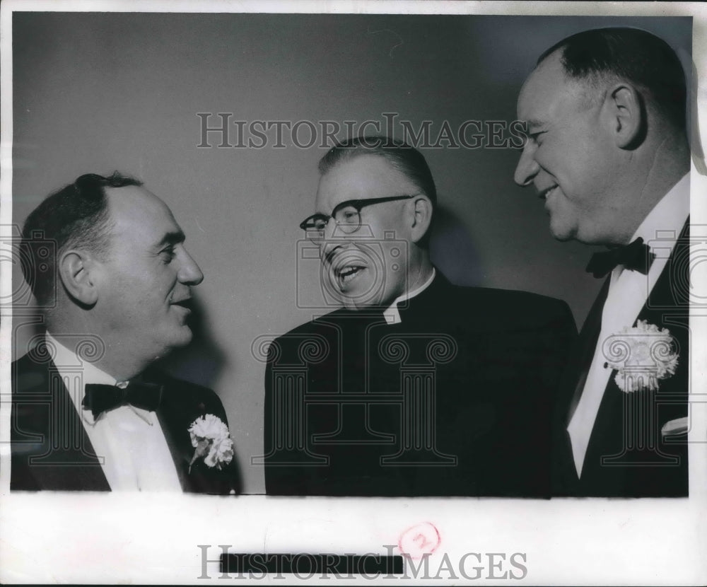 1957 Press Photo Braves President/Vice-President chat with Marquette President- Historic Images