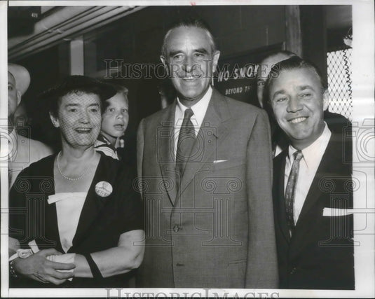 1956 Press Photo India Edwards, James O'Keefe greet Averell Harriman to Chicago. - Historic Images