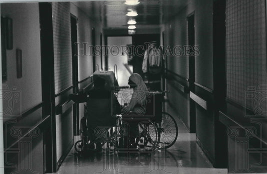 1986 Wisconsin, Sister Praxedes, St Anne's Home & Dorothy McArther - Historic Images