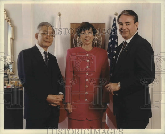 1991 Press Photo Carla Hills spoke at conference in Milwaukee - mjb66624 - Historic Images
