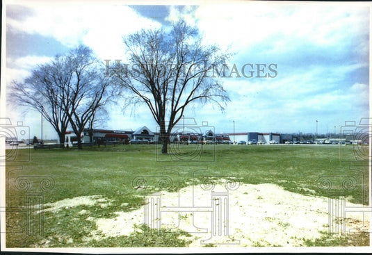 1993 Hartland Wisconsin, barrels found near Cardinal Lane - Historic Images