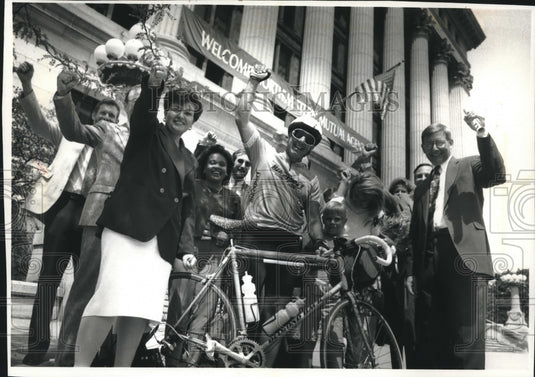 1993 Northwestern Mutual's John Strater rode bike for charities - Historic Images