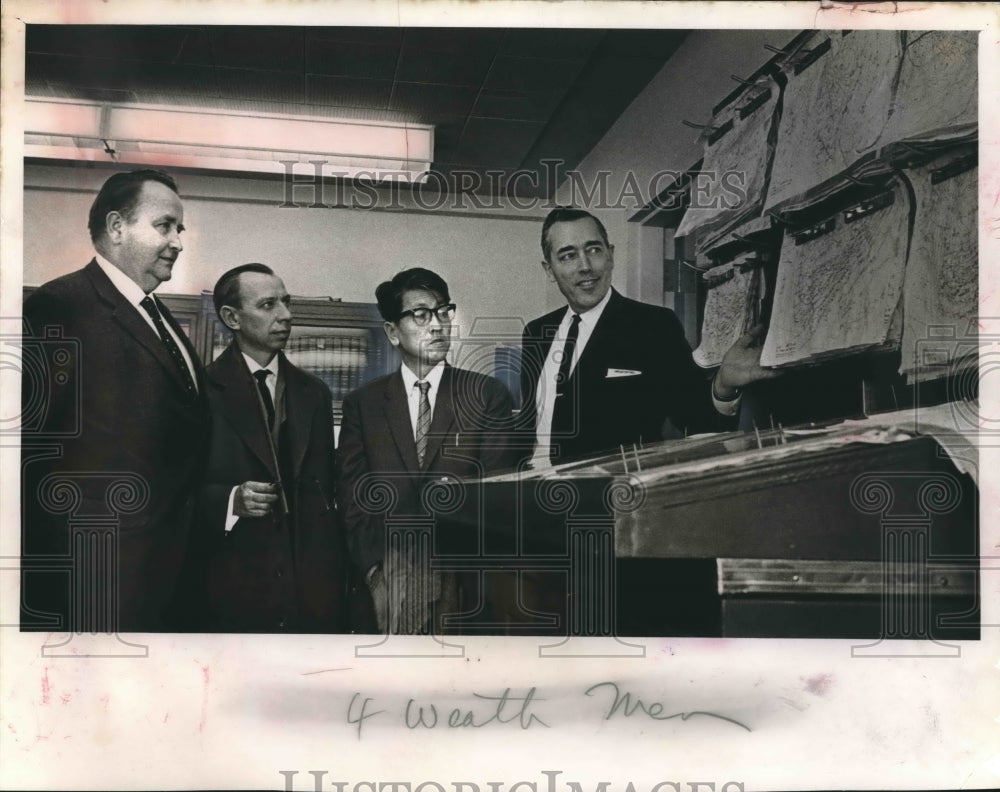 1966 Press Photo Foreign weather scientist visit University of Wisconsin-Madison - Historic Images