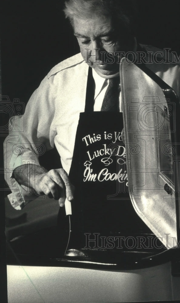 1988 William O'Donnell serves chili at Milwaukee Urban League - Historic Images