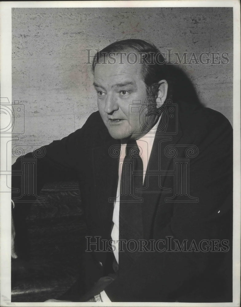 1972 Lloyd Spangenburg at the Milwaukee Courthouse for trial-Historic Images