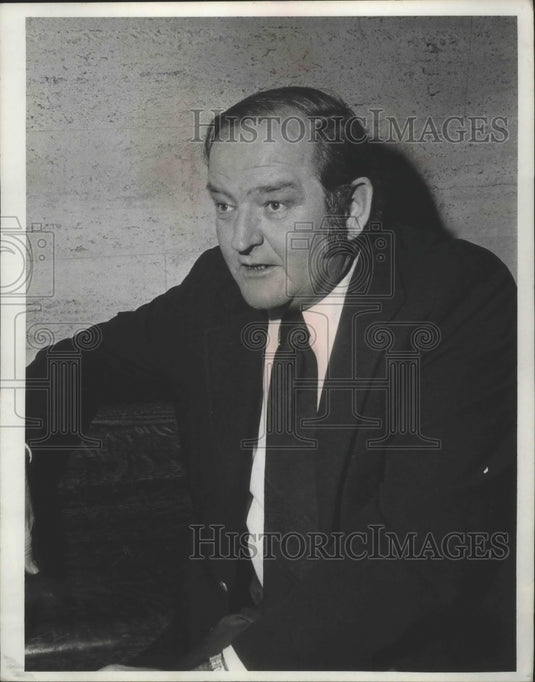 1972 Lloyd Spangenburg at the Milwaukee Courthouse for trial-Historic Images