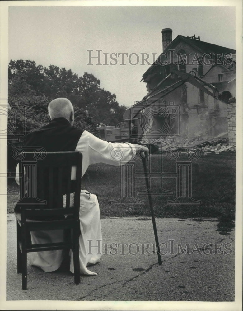 1985 Press Photo Abbot Joseph van Grevenbroek, watched the rising of Monastery - Historic Images