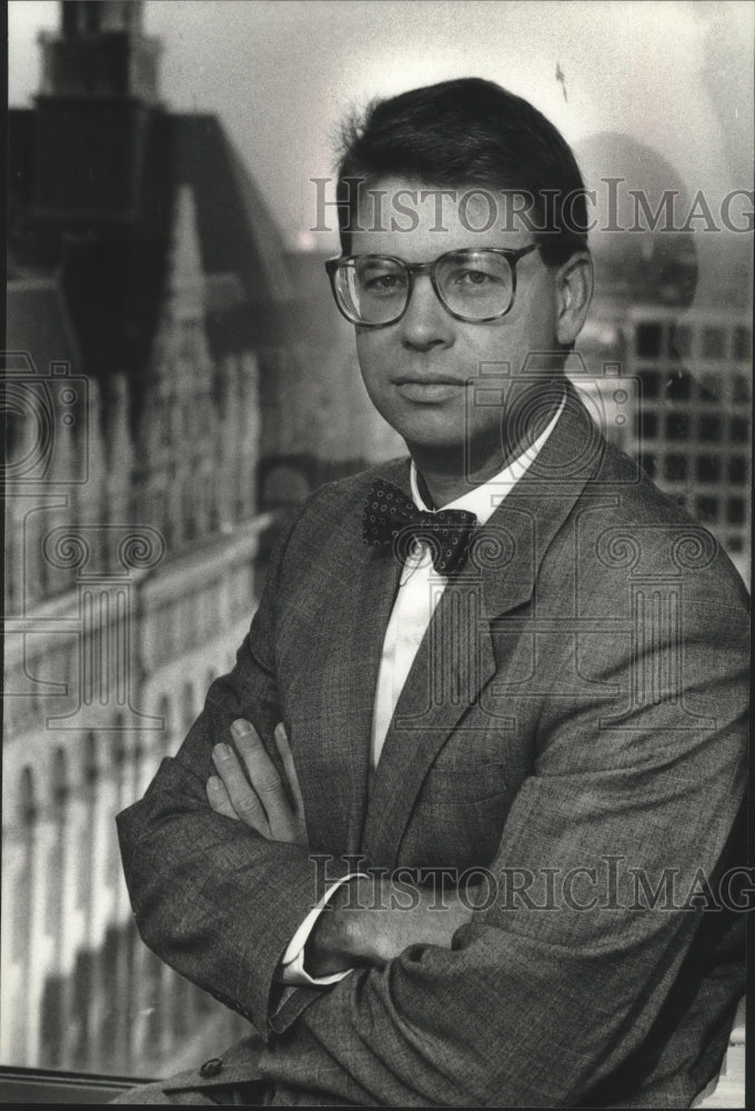 1989 Press Photo Arthur Harrington, resigning Mequon, Wisconsin alderman - Historic Images