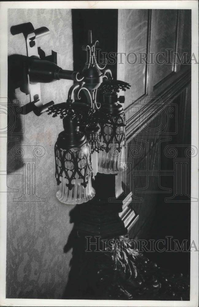 1964 Press Photo Light fixture in Milwaukee Historic Home - mjb67314 - Historic Images