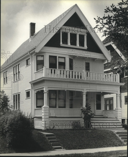 1980 Milwaukee home renovated by Sherman Park Redevelopment Corp. - Historic Images