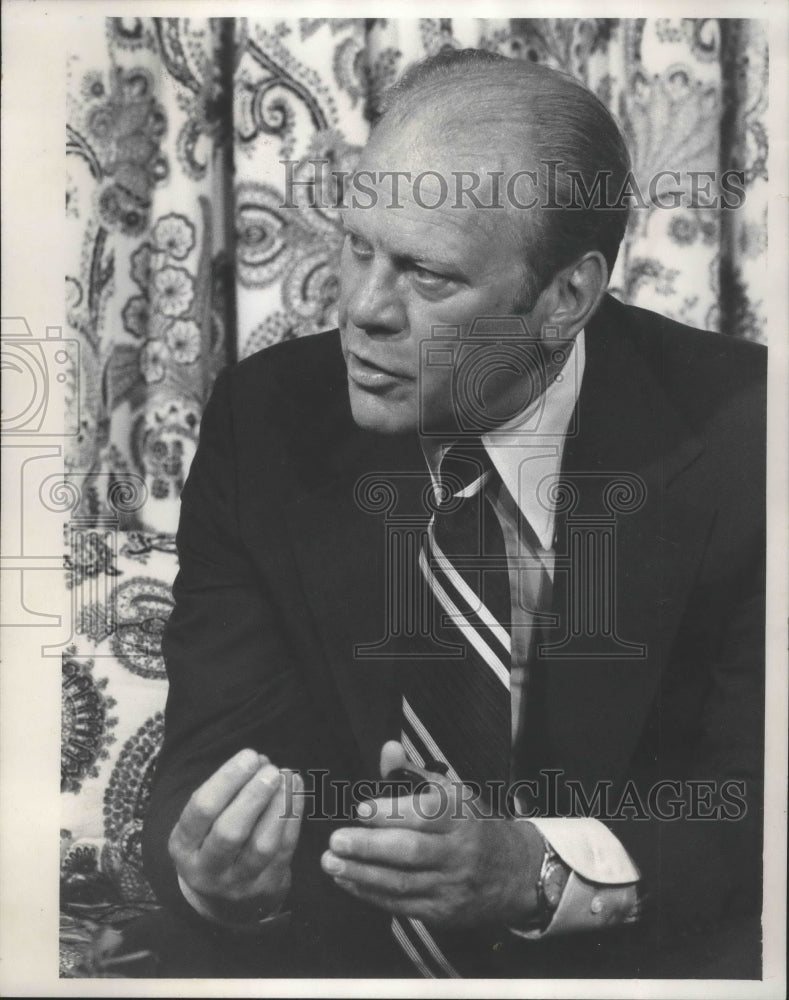 1975 Press Photo President Ford Interviewed at Pfister Hotel, Milwaukee - Historic Images