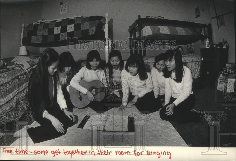 1986 Girls sing in one of the rooms that are home for six girls each - Historic Images