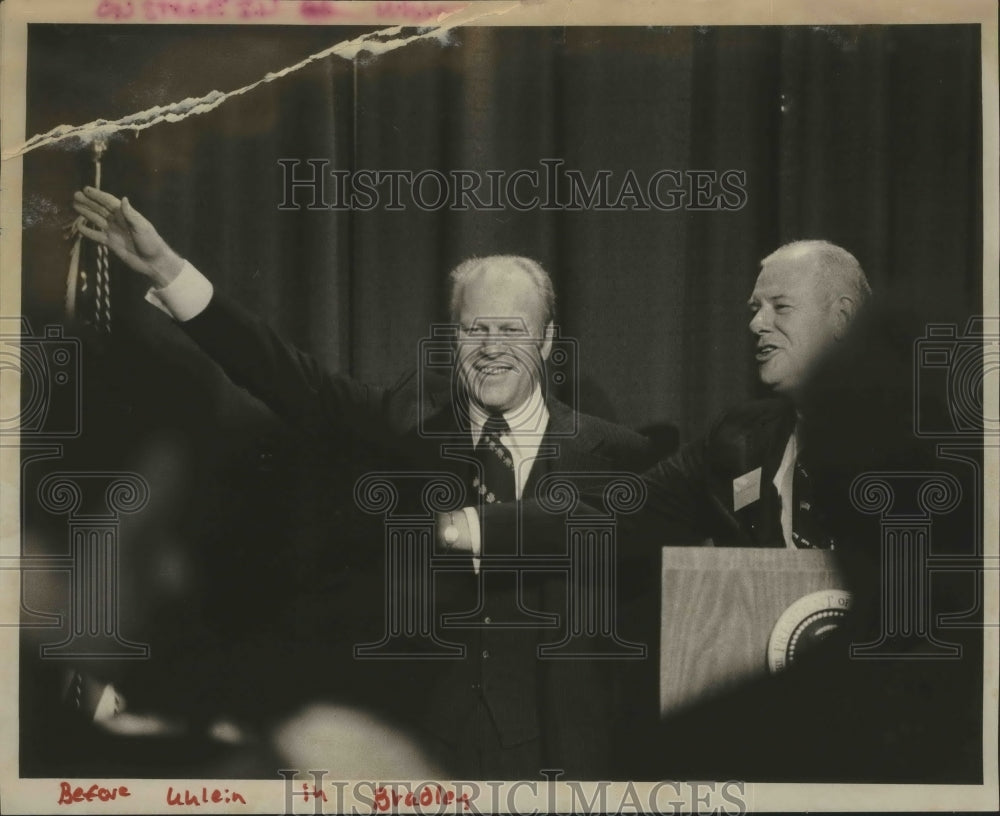 1975 Press Photo Gerald Ford speaks during visit to Milwaukee Wisconsin - Historic Images