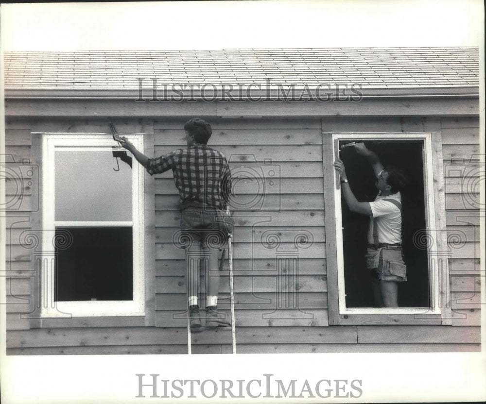 1994 Steve Frisch and Mike Ingles working on home construction - Historic Images