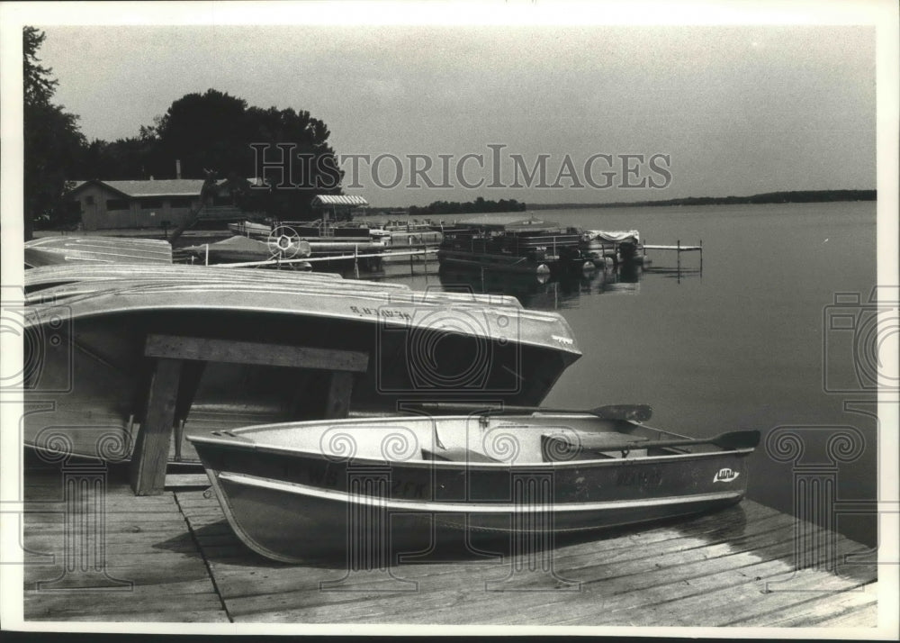 Renal boat business becoming rare in Wisconsin-Historic Images