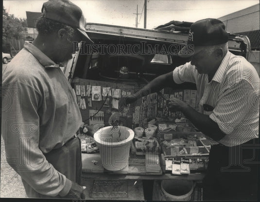 1991 Oscar Rolland sells bait to Dillard Clark, both from Milwaukee-Historic Images