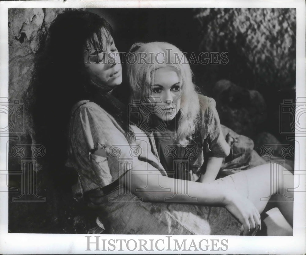 1969 Press Photo Eliza Montes and Luciana two of the &quot;99 Women&quot; appear in film-Historic Images