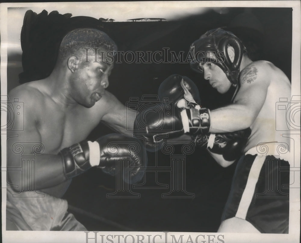 1954 Press Photo middleweight champion, Carl (Bobo) Olsen tunes up for a match - Historic Images