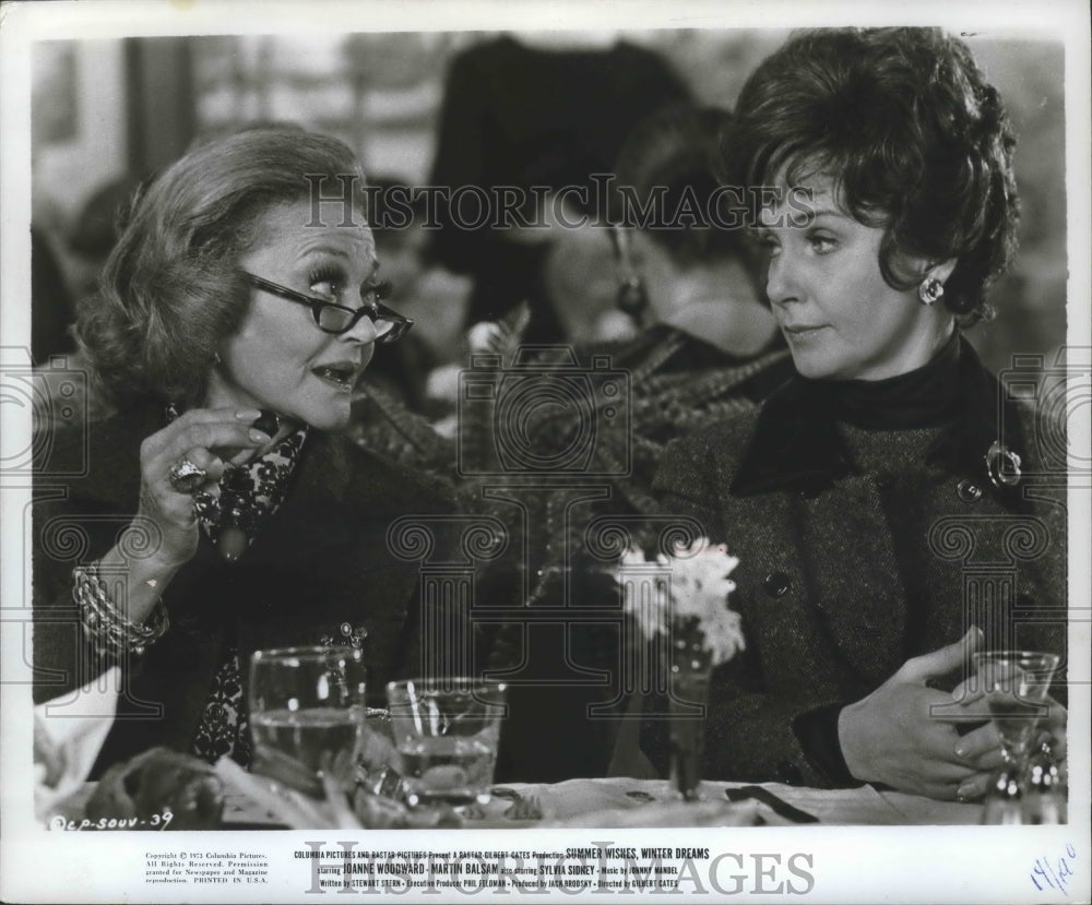 1974 Press Photo Sylvia Sidney, Joanne Woodward, both nominated for Oscars-Historic Images