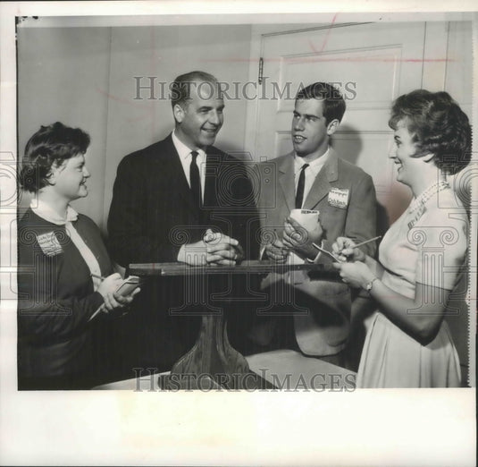 1961 Press Photo High School Reporters get chance to interview Governor Nelson. - Historic Images