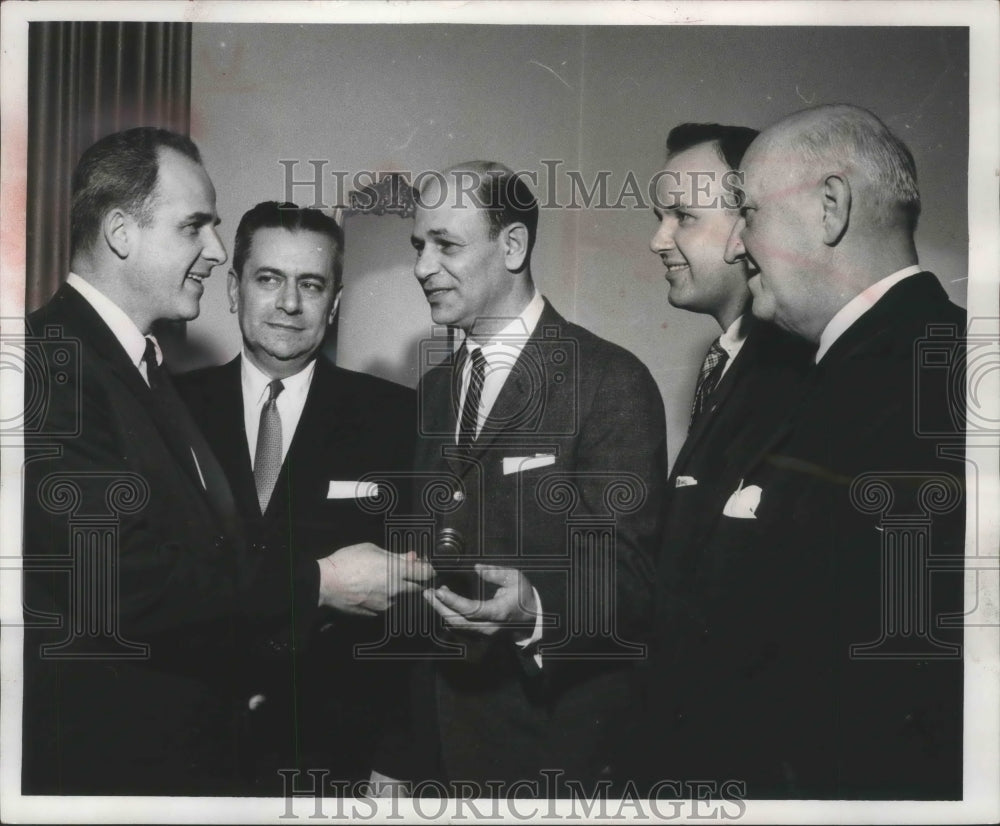 1959 Press Photo Governor Nelson helped install new officers Saturday night.- Historic Images