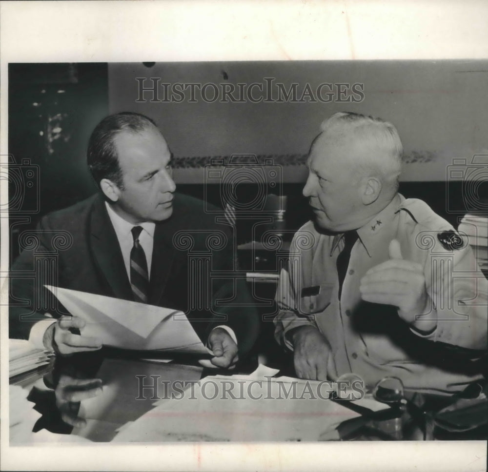 1961 Press Photo Wisconsin Governor Gaylord Nelson details National Guard callup - Historic Images