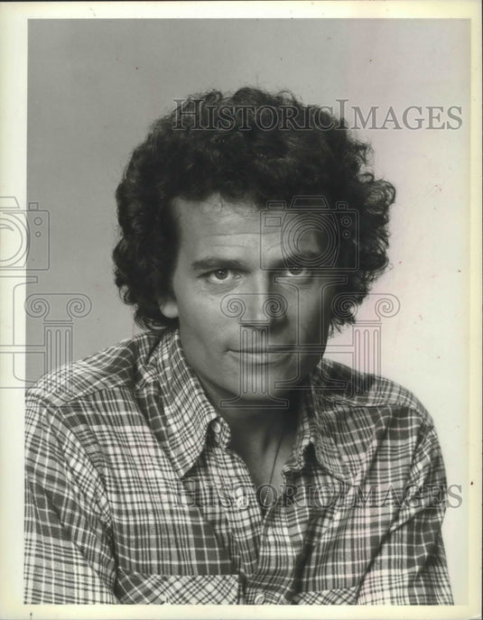 1980 Press Photo Patrick Wayne co-stars in new comedy-drama ""Shirley" - Historic Images