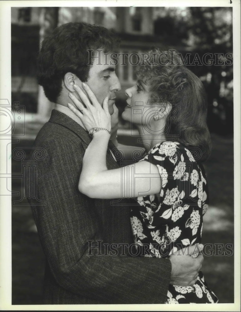 1985 Press Photo Armand Assante &amp; Lesley Ann Warren in NBC miniseries Evergreen - Historic Images