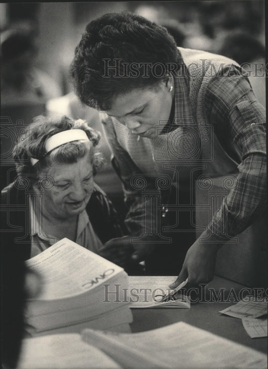 1984 Press Photo Goodwill Industries, Mary Williams, rehabilitation instructor - Historic Images
