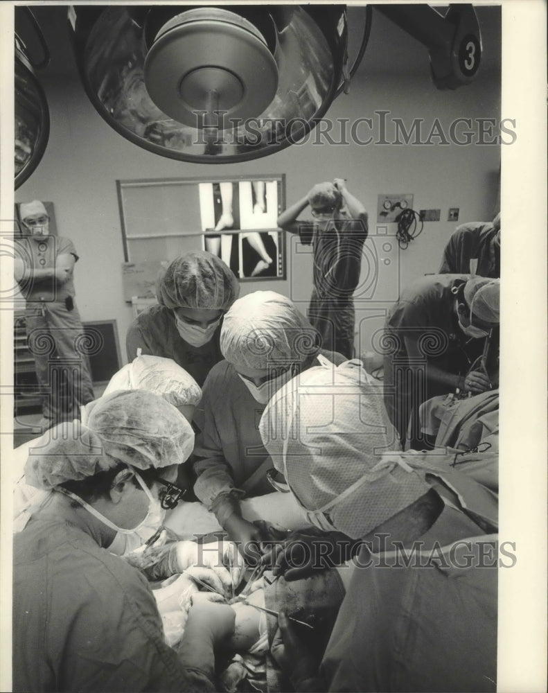 1983 Surgeons at Froedtert Memorial Lutheran Hospital - Historic Images